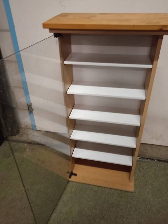 Vetrine: Holzvitrine mit Glastür & 5 Fächern – Usato da Basel venduto da Petergunn 3