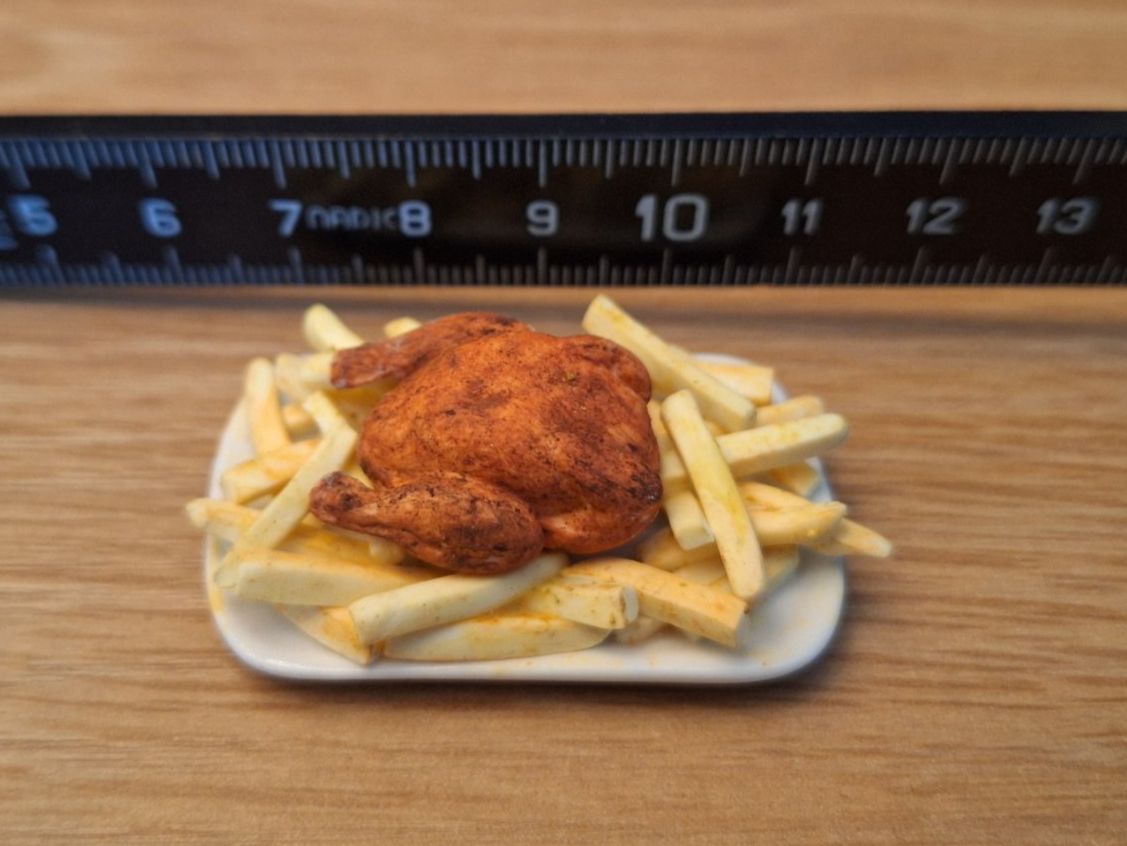 Case e mobili per bambole: Handmade Poulet mit Pommes frites – Nuovo (secondo la descrizione) da Zürich venduto da HandmadeTinyFood 2