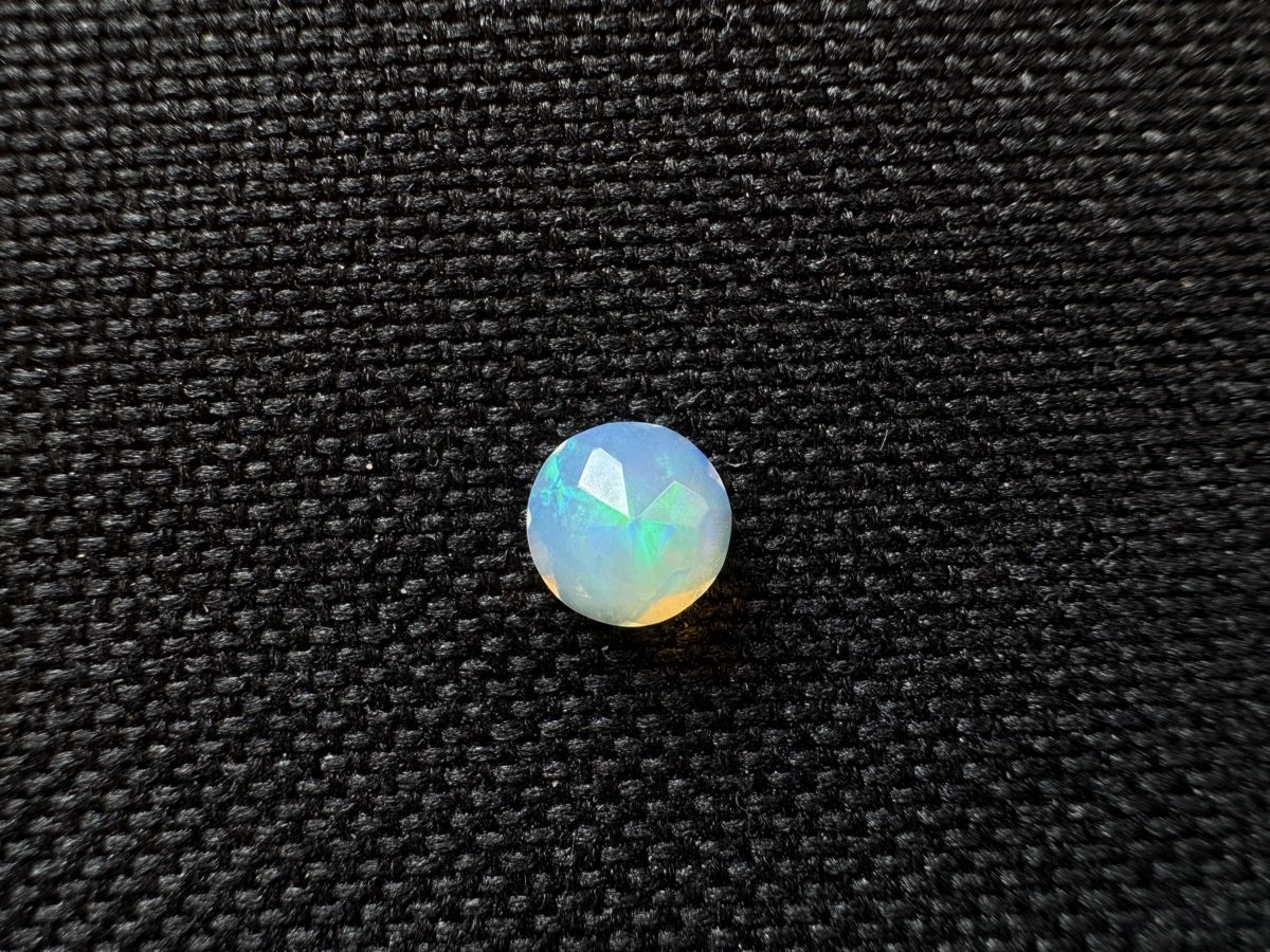 Pietre preziose: Äthiopischer Opal 0.8ct – Nuovo e nell'imballaggio originale da Wängi venduto da Horus90
