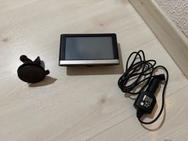 Garmin Navi mit Halterung und Ladekabel