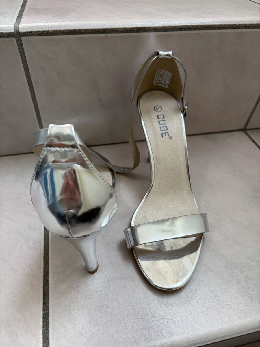 Cube Damenschuhe: CUBE Silber Sandaletten High Heels Gr. 40 – Gebraucht aus Tafers von sel_7229 2