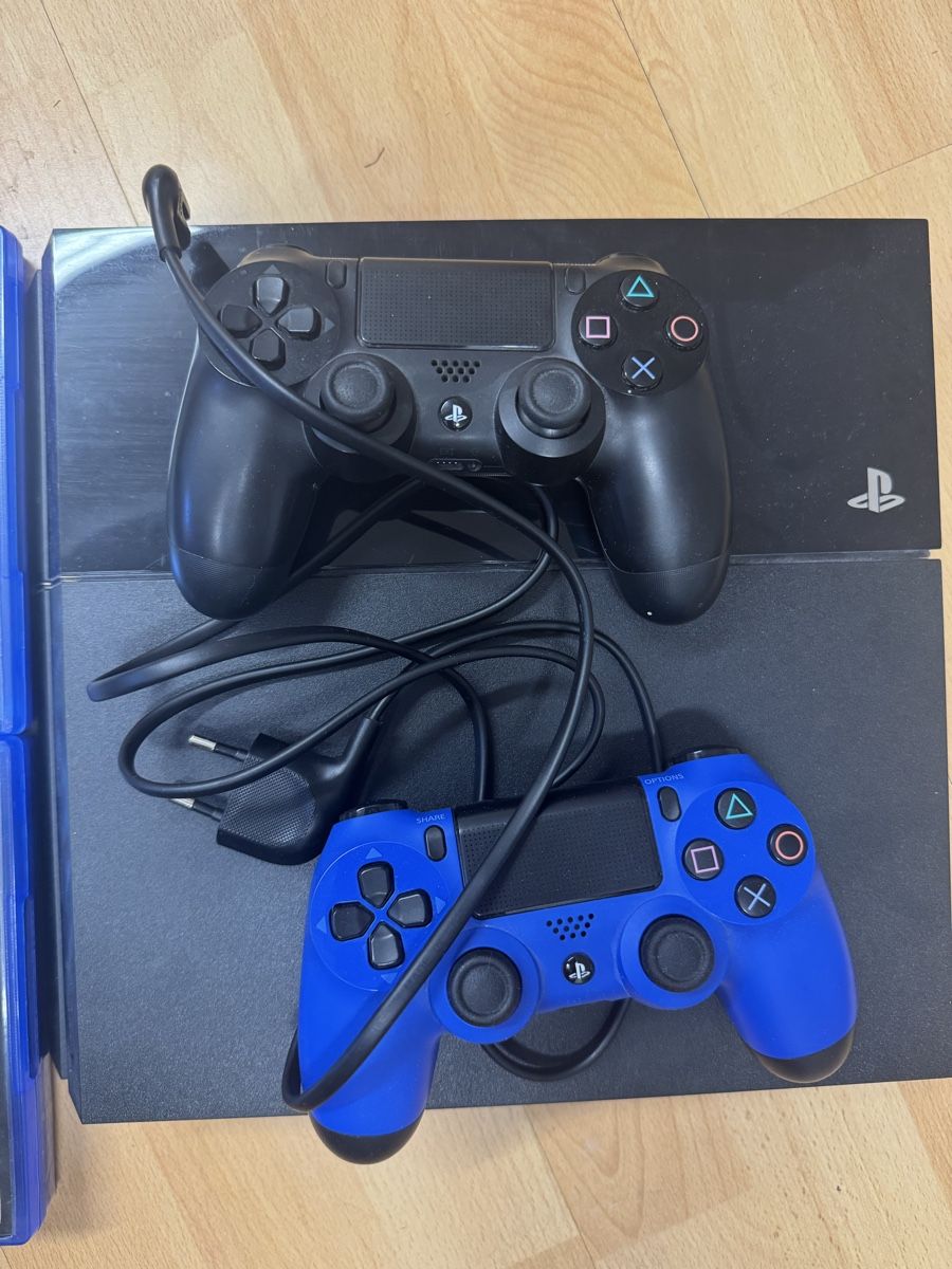 Sony Konsolen: PS4 Spiele, Konsole und Controller – Gebraucht aus Ermatingen von dz810