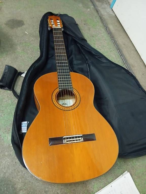 Aria Strumenti musicali: Aria Mod. A553/M Classic guitar – Usato da Basel venduto da Petergunn
