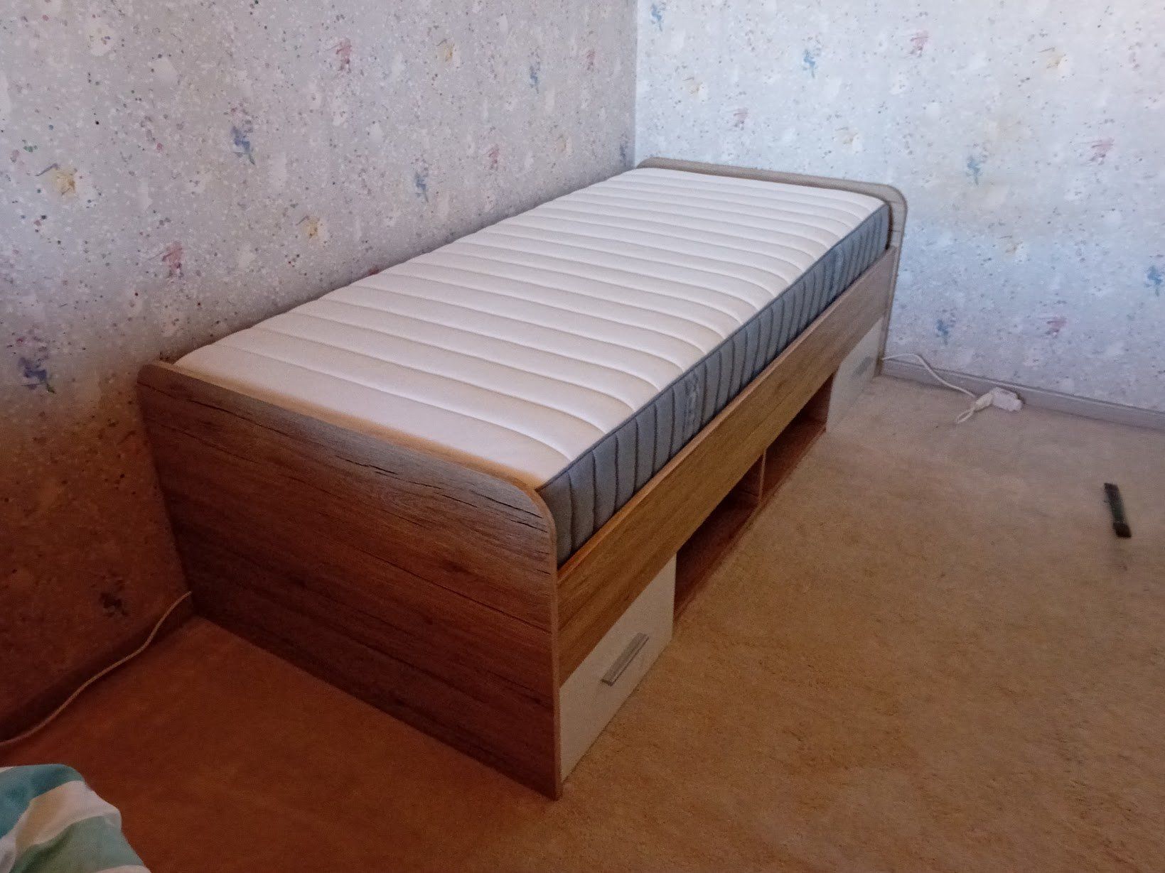 Letti: Bett mit Rost und Matratze 200x90cm – Usato da Wolfhausen venduto da cmos101 2