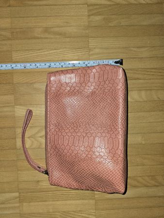 Rosa/Corale Clutch in Kroko Optik