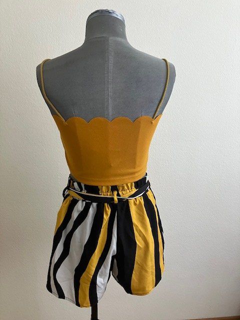 Shein Pantaloni: Top moutarde & short rayé taille 38 - parfait été! – Usato da Marin-Epagnier venduto da rchouchouu 1