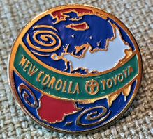 B573 - Pin New Corolla Toyota Logo