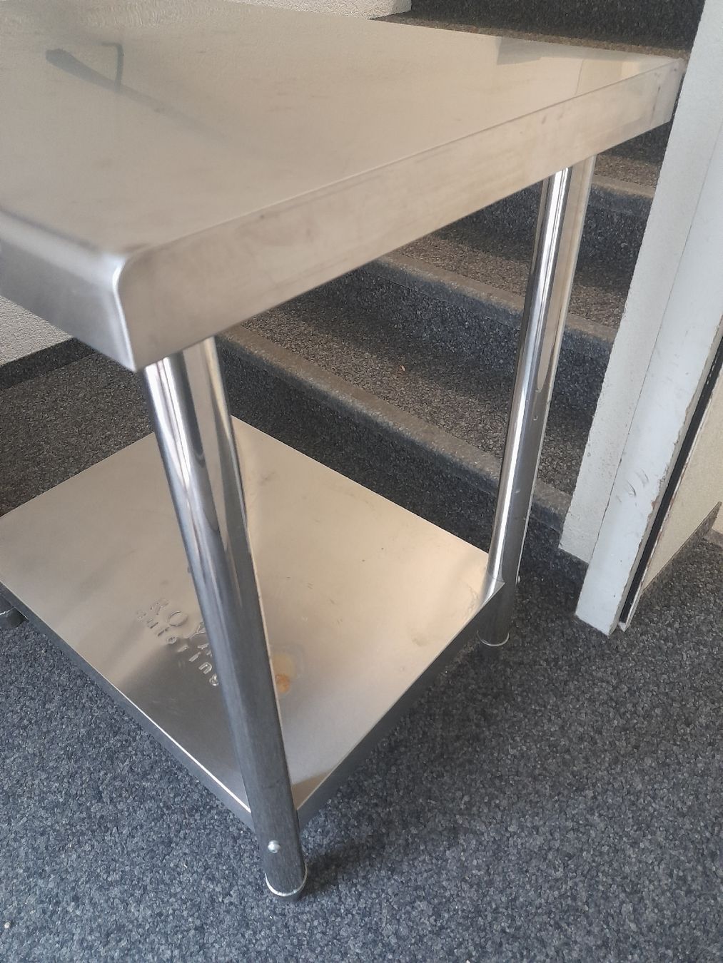 Tables: EDelstahl,Arbeitstisch – D'occasion à Glattbrugg par B_B 2