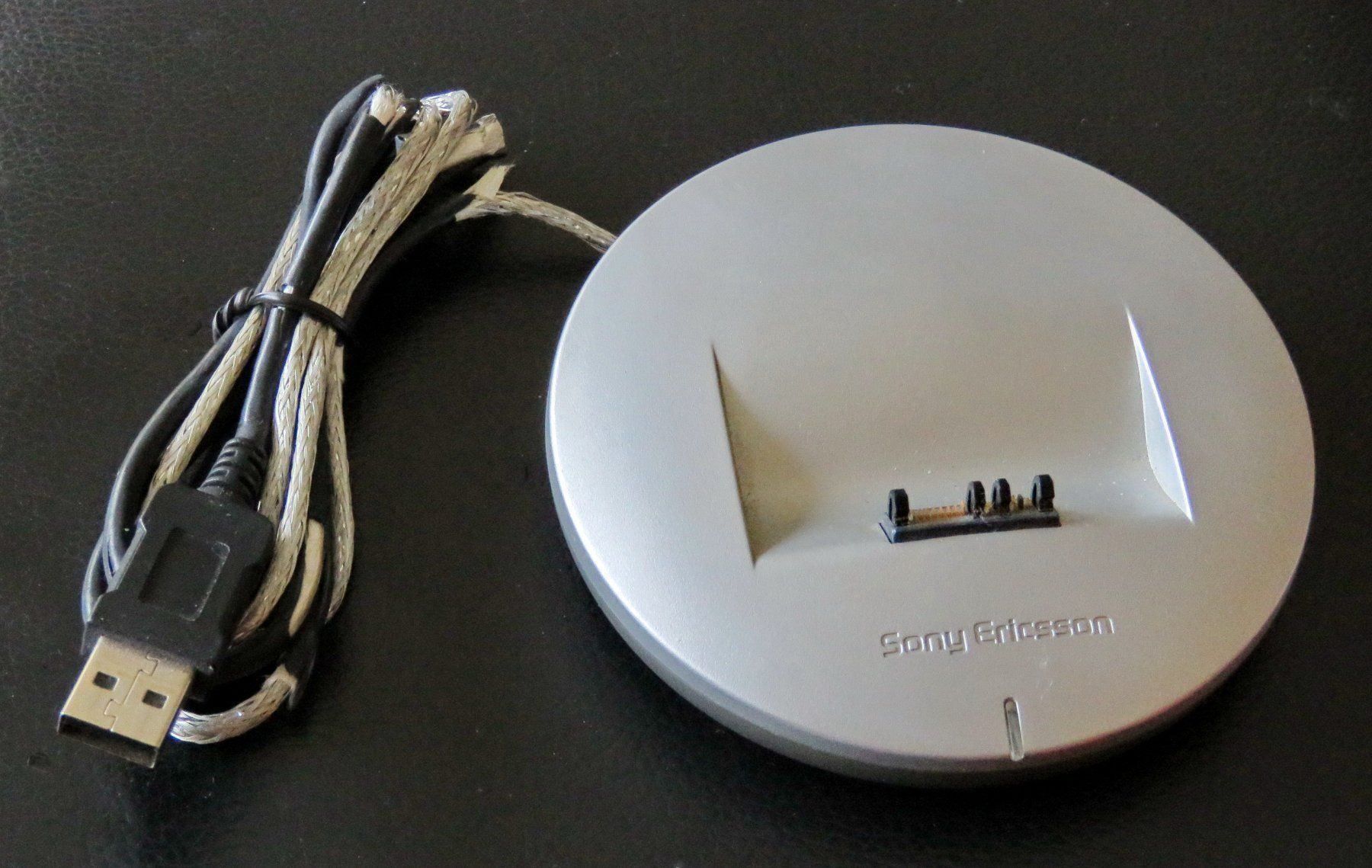 Caricabatterie: SonyEricsson Lade/Syncro-Station – Usato da Untersiggenthal venduto da Zarkok