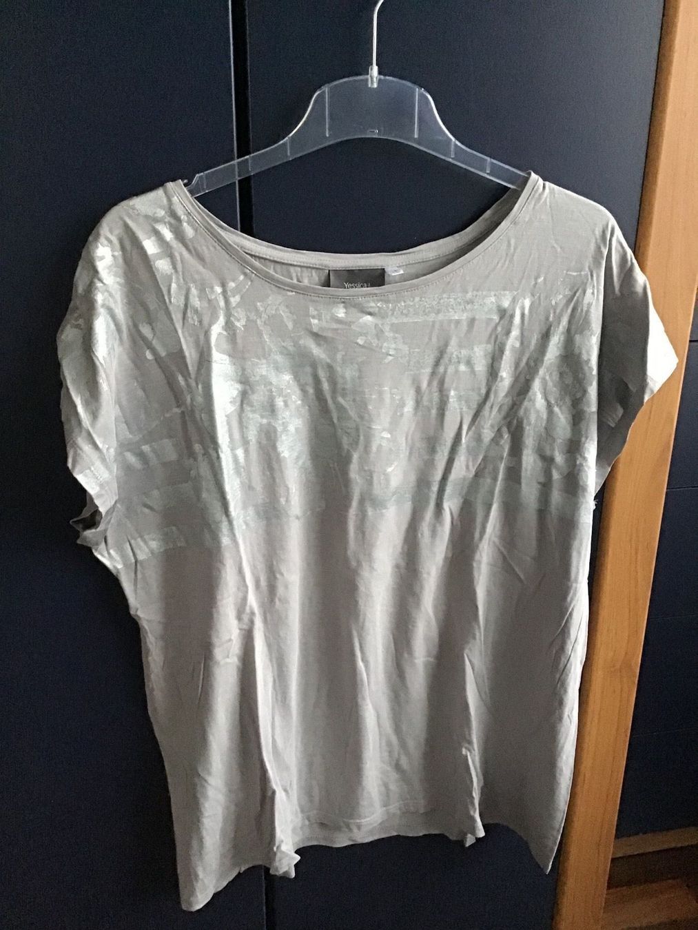 C&A T-shirt: T-Shirt mit silbernem Aufdruck – Nuovo (secondo la descrizione) da Weggis venduto da Tupferl 1
