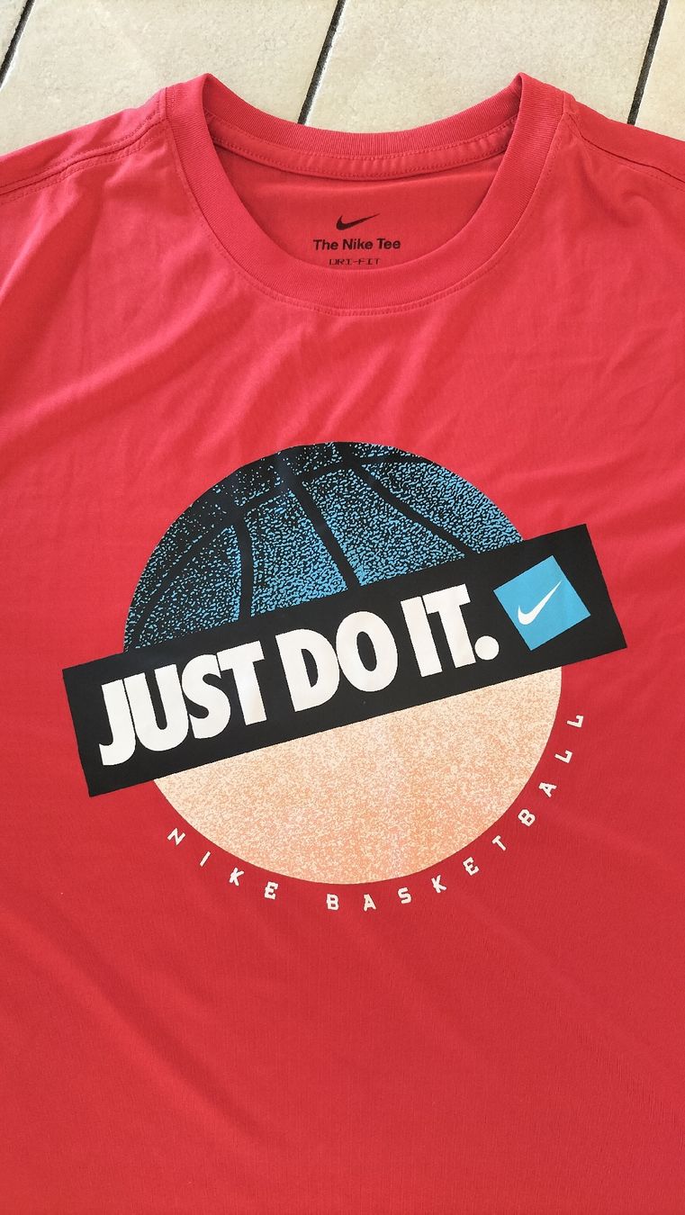 Nike T-shirt: T-shirt NIKE rouge taille M – Nuovo (secondo la descrizione) da Morges venduto da Naydeimy1731 1