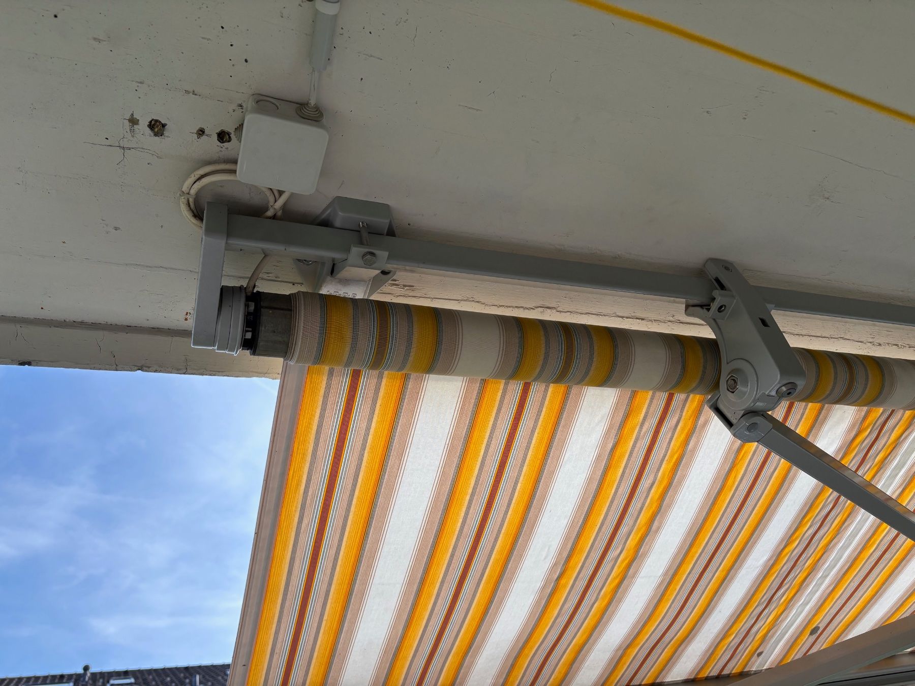 Markisen: Sonnenschutz Knickarmstore, elektrisch – Gebraucht aus Burgdorf von Bluedoc7 1