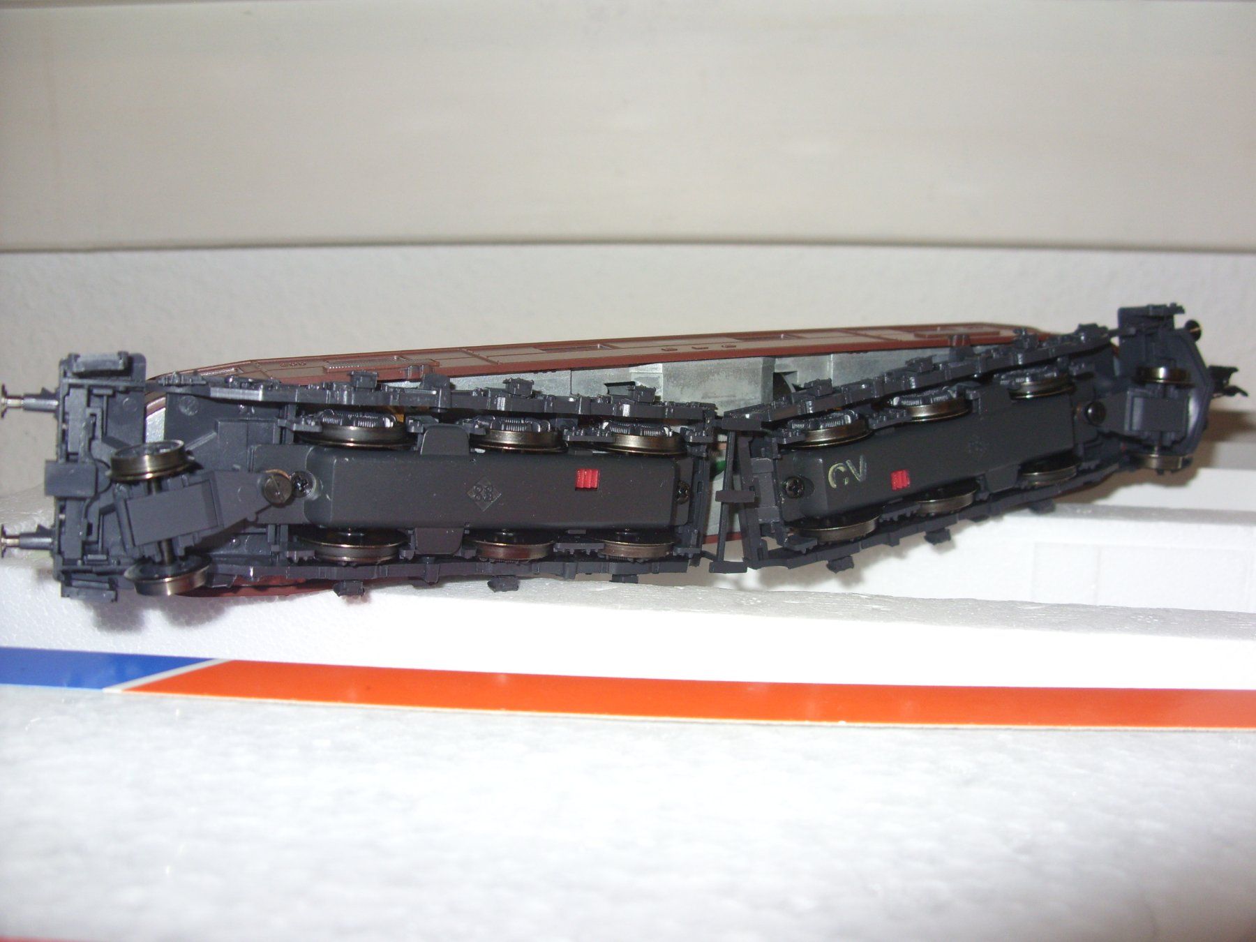 Roco Modelleisenbahnen: Roco  H0  BLS Ae6/8 DC analog – Neu (gemäss Beschreibung) aus Untersiggenthal von gum_25sc 4