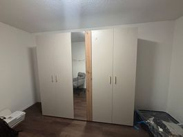 Grosser Kleiderschrank, viel Stauraum, muss abgeholt werden!