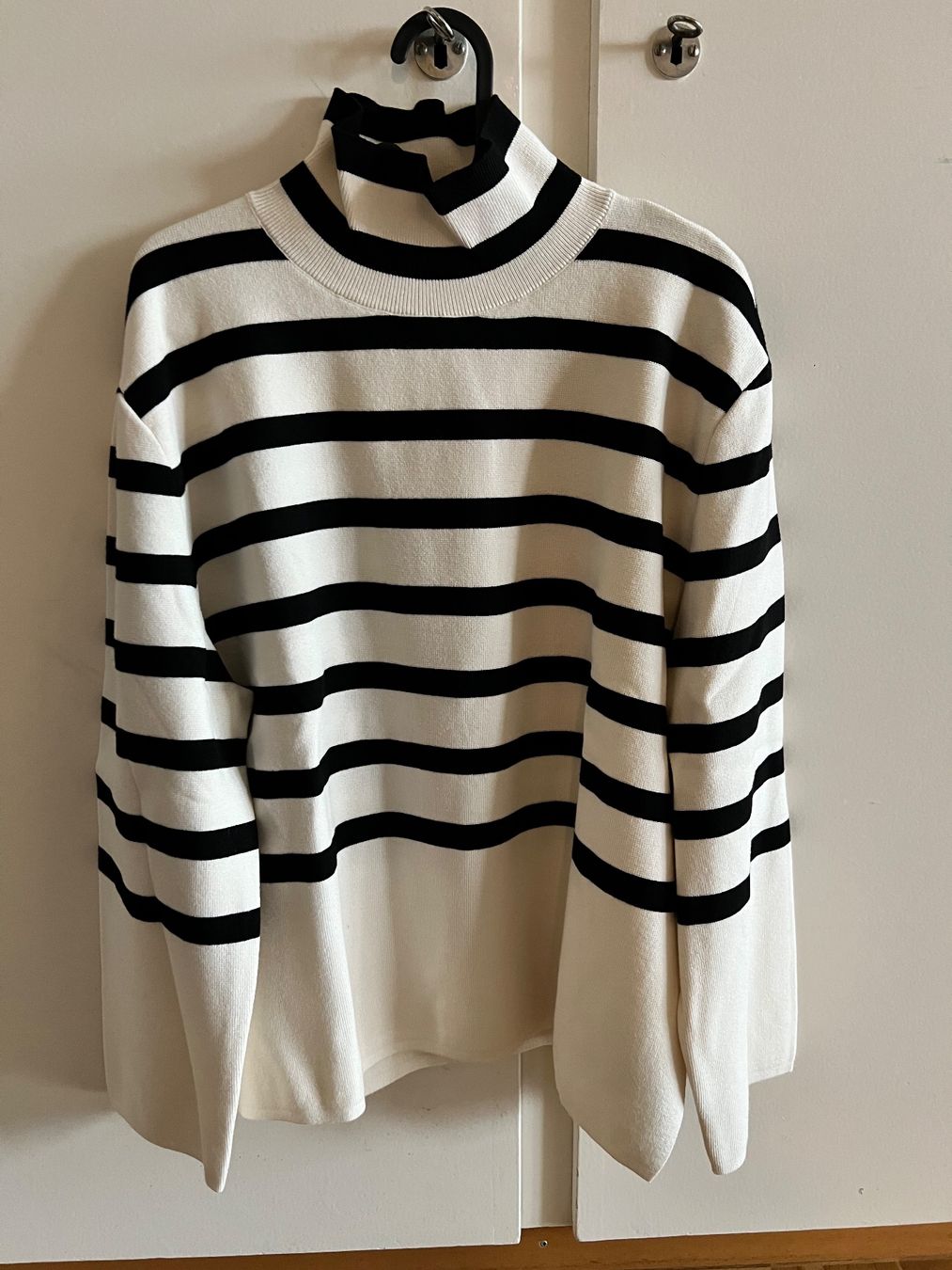 Maglioni & Felpe: NEU H&M Pullover mit Turtleneck / Größe M – Nuovo (secondo la descrizione) da Effretikon venduto da YaMn 1