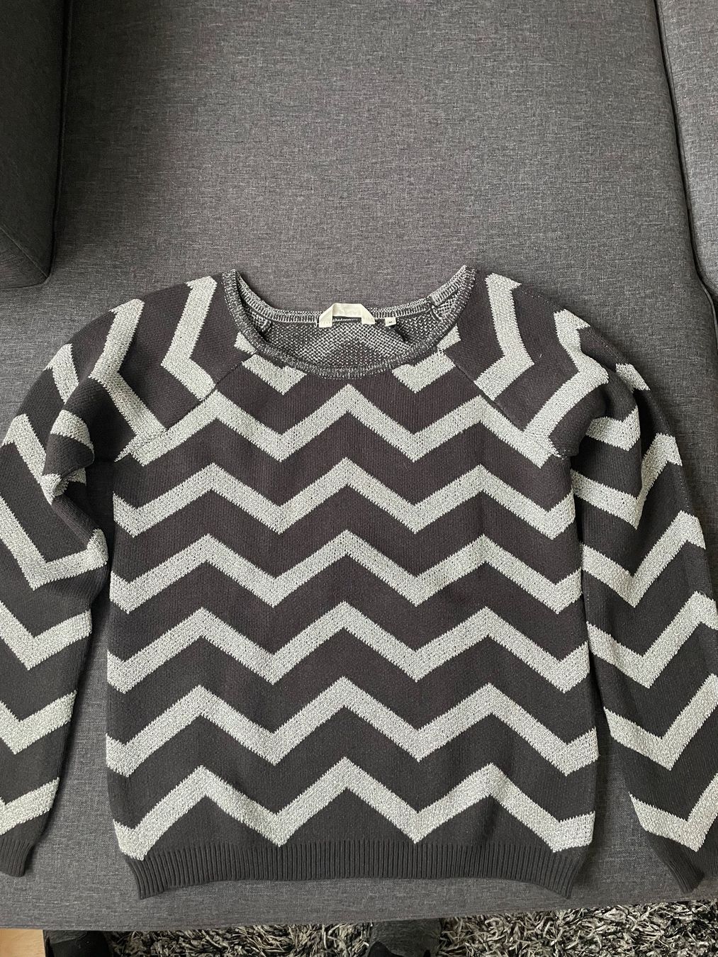 Nafnaf Maglioni & Felpe: Cooler grau/silberner NAF NAF Zickzackpullover Gr M neu – Nuovo (secondo la descrizione) da Zürich venduto da Pony74 2
