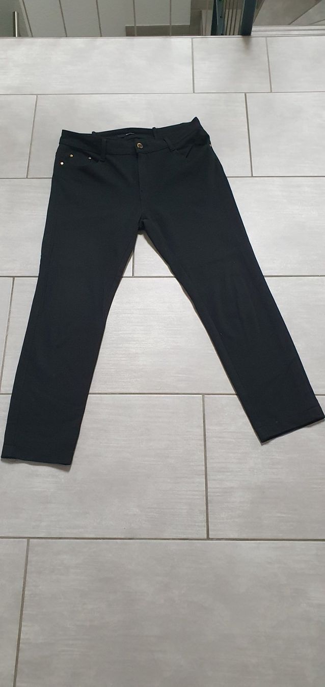 Pantaloni: Schwarze Hose, Gr. 40/42  L 28 – Usato da Wallenwil venduto da Rainbow45