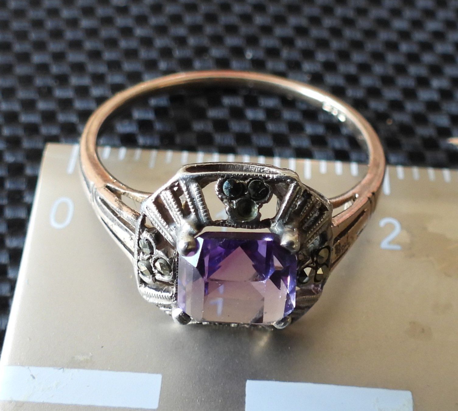 Anelli: Damen Fingerring mit Amethist oder Spinell // 333er Gold – Usato da Allschwil venduto da Swisstoybox 2