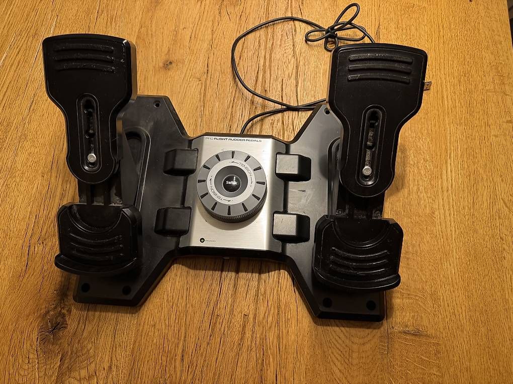 Controller: Saitek Pro Flight Rudder Pedale – Usato da Glattfelden venduto da C750