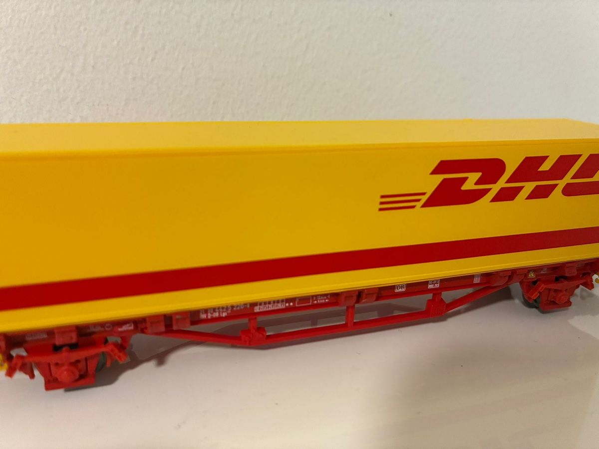 Piko Modelleisenbahnen: Wagen DHL Piko – Gebraucht aus Stans von lor_p8xh 1