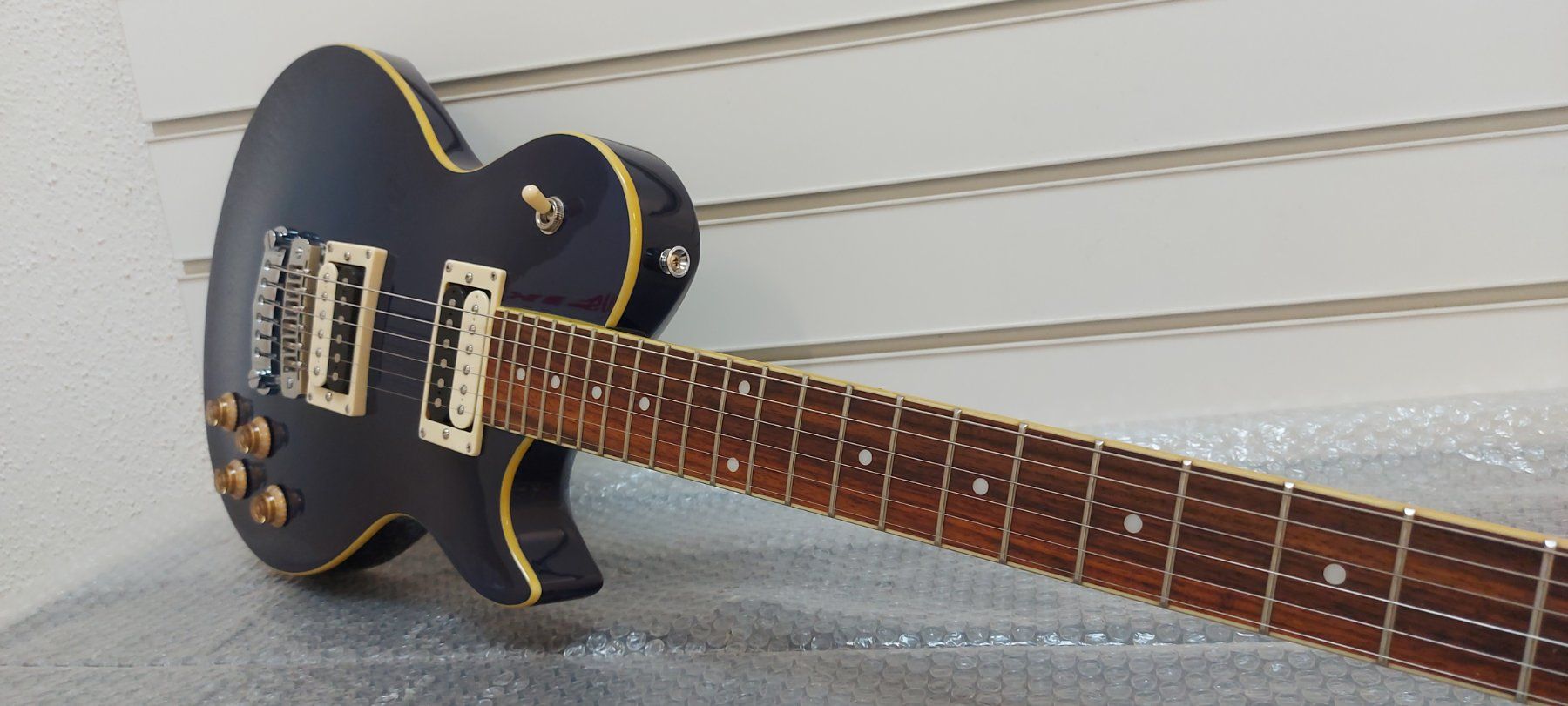 Aria Musikinstrumente: Aria 50th anniversary edition e-gitarre , neuwertig – Neu (gemäss Beschreibung) aus Glattbrugg von Swissmusik 2