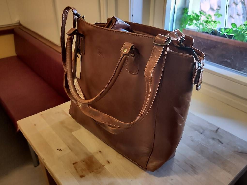 Taschen für Damen: Neue Ledertasche – Gebraucht aus Bern von m_k_62gv