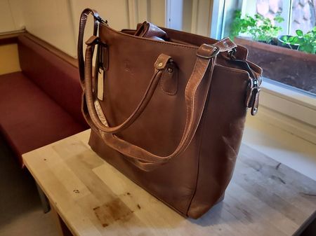 Neue Ledertasche