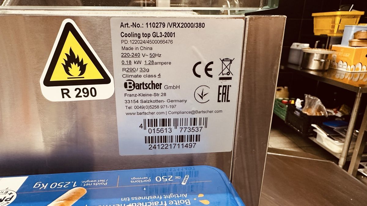 Vitrines: Gastro Kühlvitrine gebraucht – D'occasion à Grüningen par val_q9w9 2