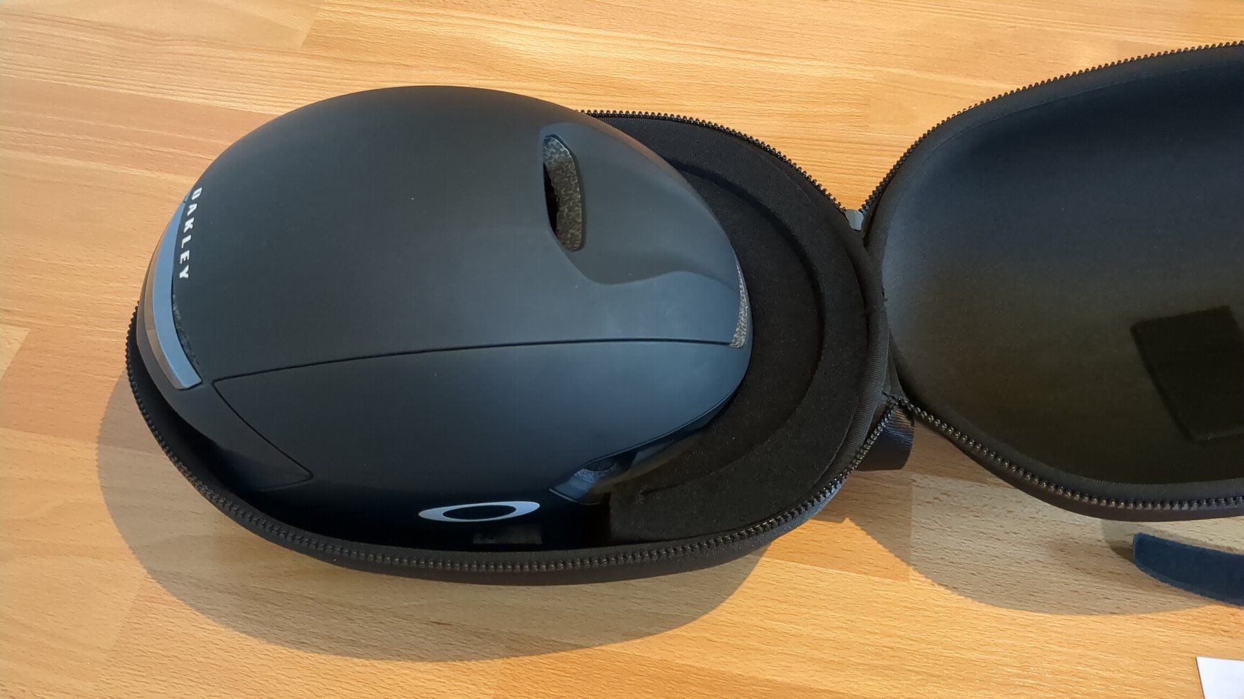 Oakley Caschi: Oakley Aro7 Lite Mips black Taille L with storage case – Usato da Bourguillon venduto da sellerfromthenet 3