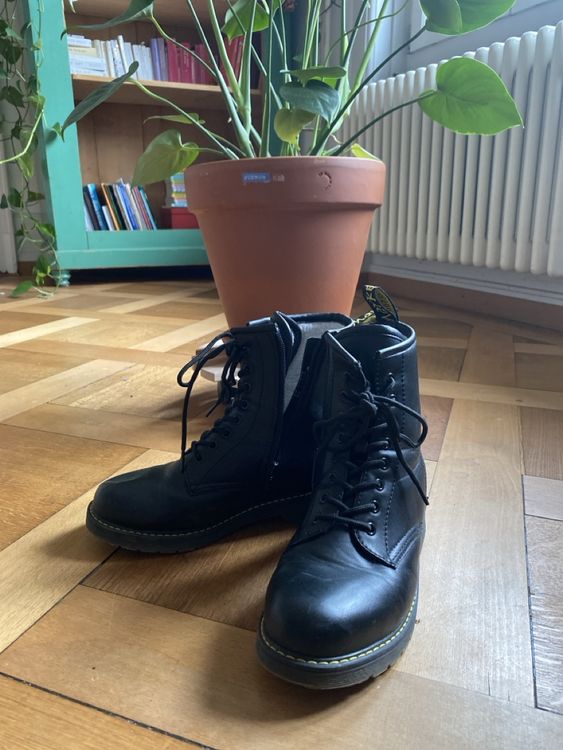 Fake Dr. Martens Boots Gr. 39 gefuttert guter Zustan Comprare su Ricardo