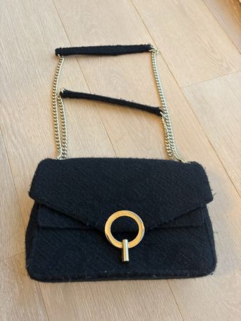 Sandro Yza Tasche aus schwarzem Tweed