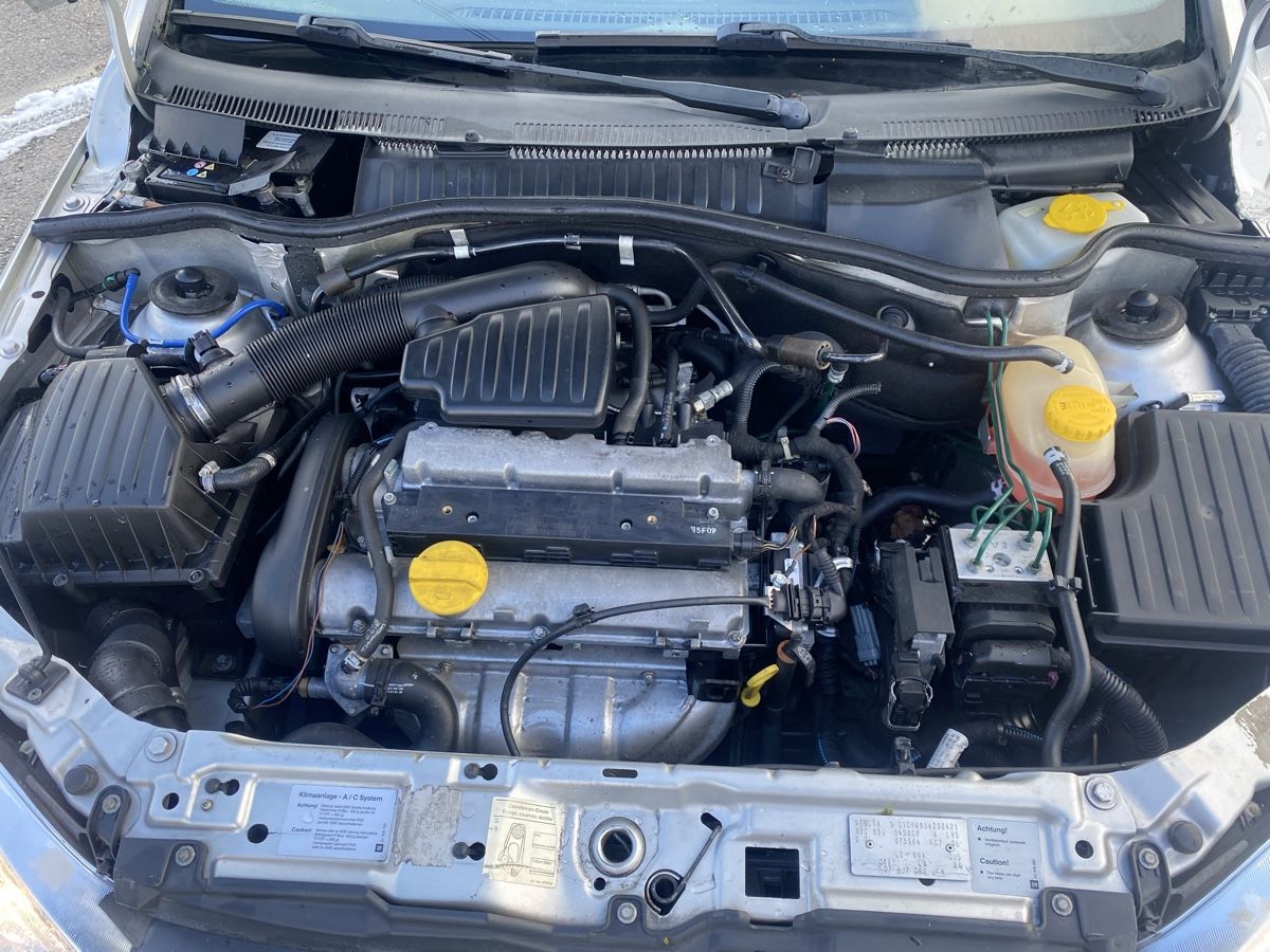 Opel Automobili: Opel Corsa Automat 1.4 Elegance – Usato da Bern venduto da hotcars24 7