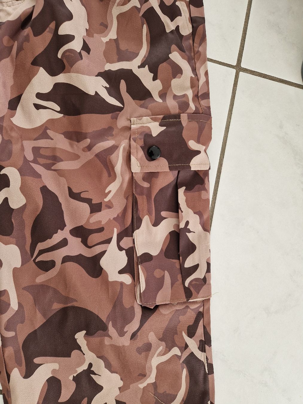 Pantaloni: Manfinity Men's Camo Cargo Trousersl – Nuovo (secondo la descrizione) da Bassersdorf venduto da DonSolo 2