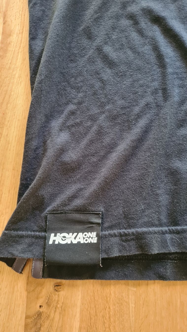 T-shirt: Tee-shirt en coton Hoka, taille S – Nuovo (secondo la descrizione) da Corbeyrier venduto da hel_t5mq 3