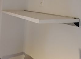 Wandregal weiss mit Metallhalterung gebraucht, 90x35x2