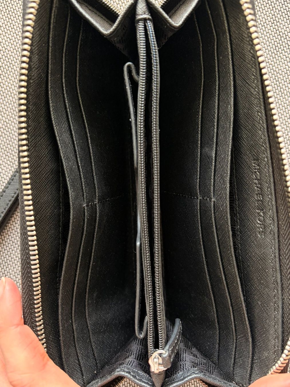 Michael Kors Portafogli: Michael Kors Brieftaschen schwarz – Usato da Schlieren venduto da con_hdp9 3