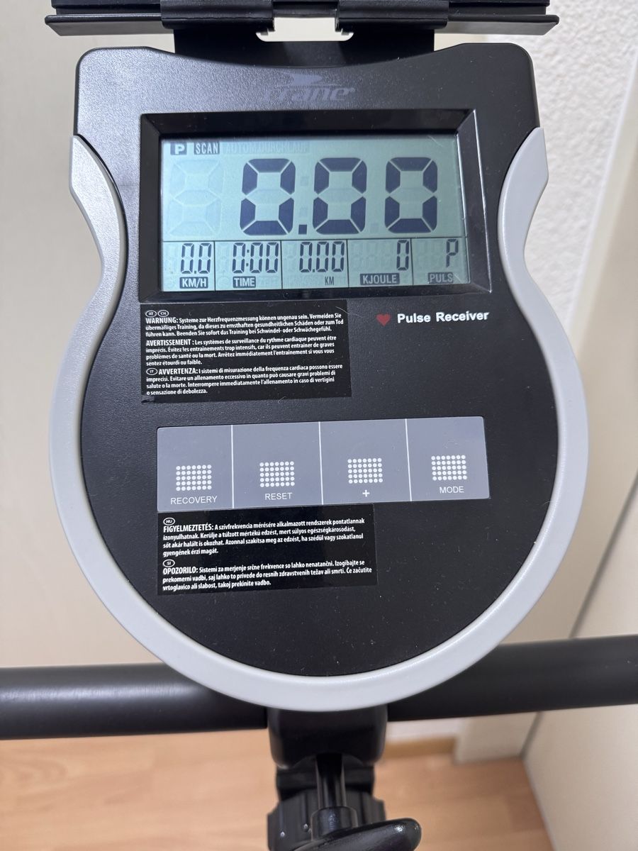 Vélos d'appartement: Heimtrainer Crane schwarz mit Display Neuwertig – Neuf (Voir description) à Egerkingen par marina986 1