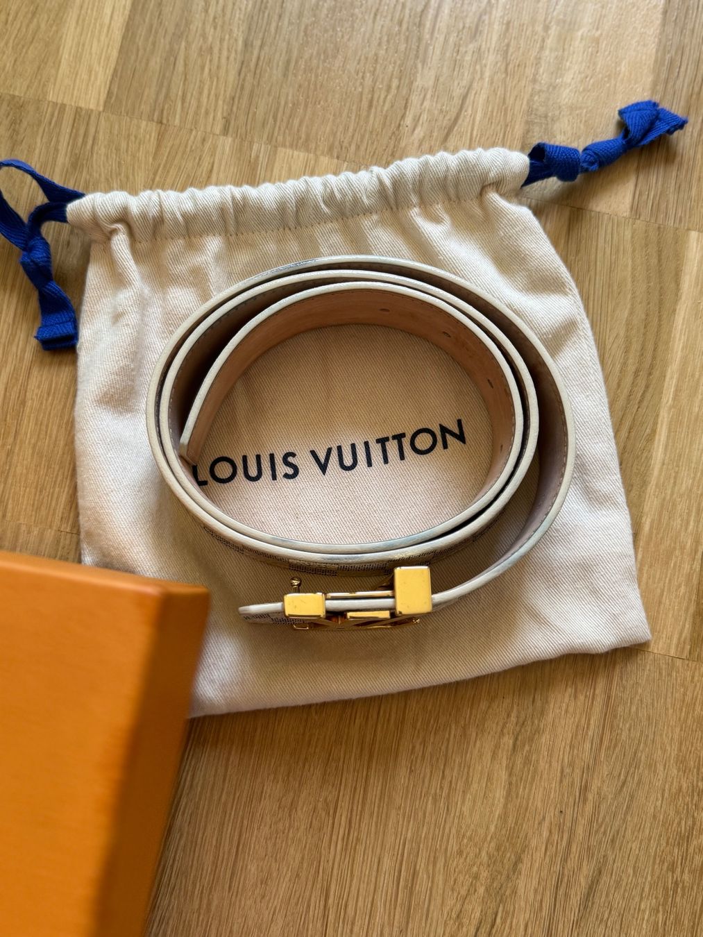 Louis Vuitton Cinture: Louis Vuitton Damier Azur Gürtel – Usato da Riehen venduto da karolina3 2