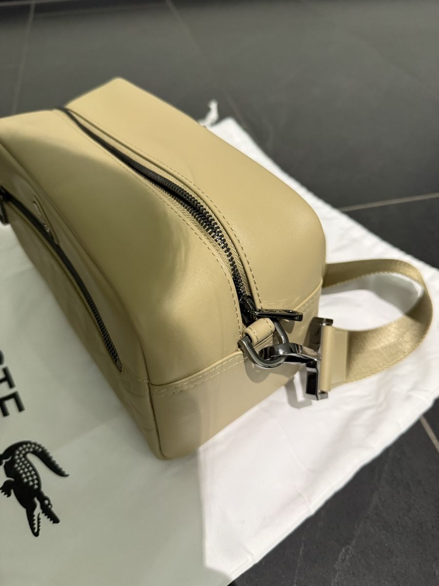 Taschen für Damen: Lacoste Tasche – Neu (gemäss Beschreibung) aus Oberwil BL von napetak 4