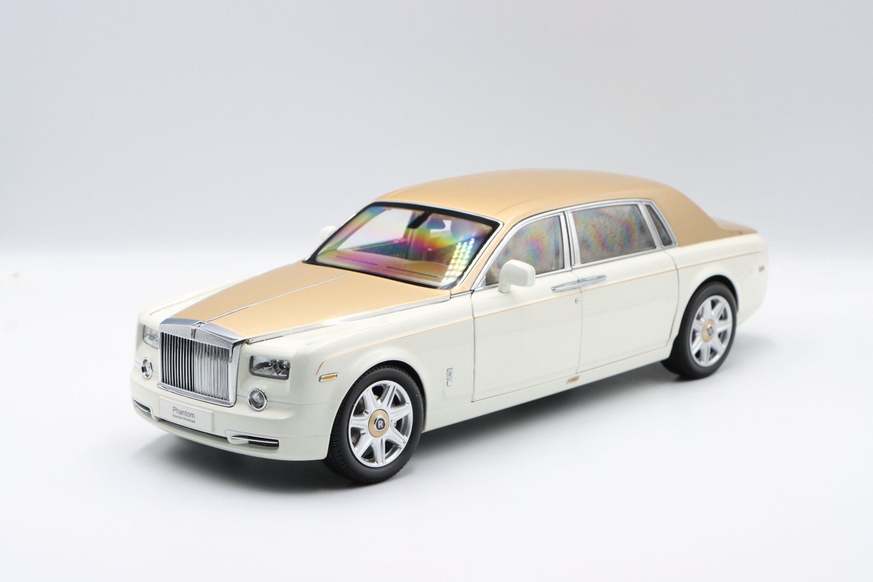 Rolls Royce Modellini d'auto: Rolls Royce Phantom EWB 2012 1:18 Kyosho – Nuovo e nell'imballaggio originale da Bühl b.Aarberg venduto da modelldiecast 3