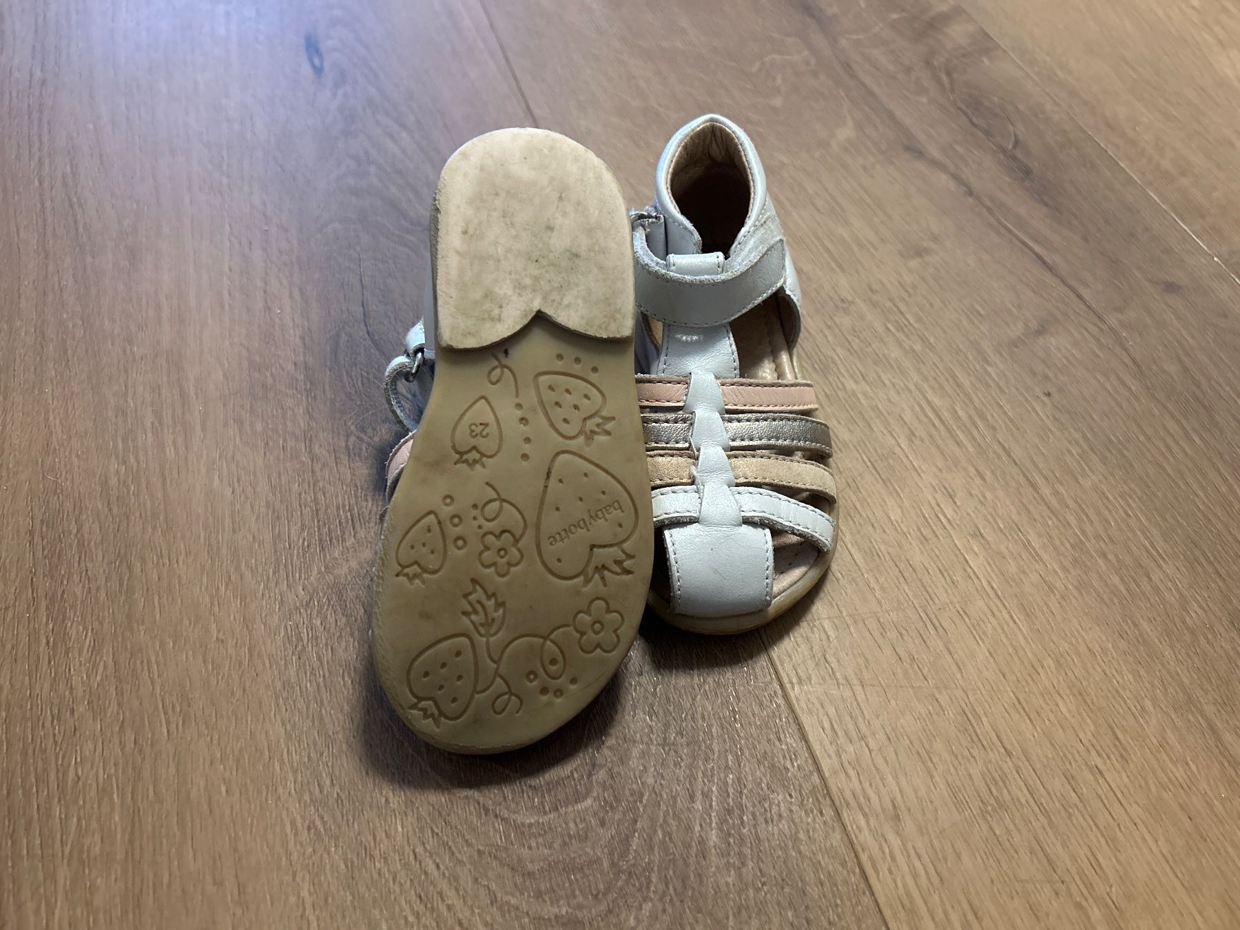 Scarpe per ragazze: Mädchen Sandale Gr 23 – Usato da Regensdorf venduto da Spyke55 2