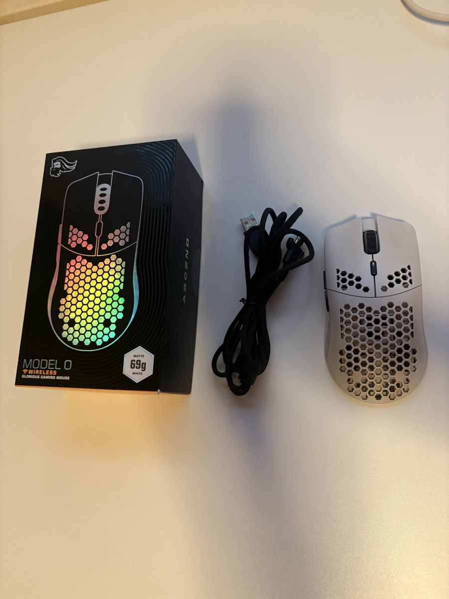 Maus: Glorious Model O Wireless White Mouse – Neu (gemäss Beschreibung) aus Zwillikon von nti_j8gs