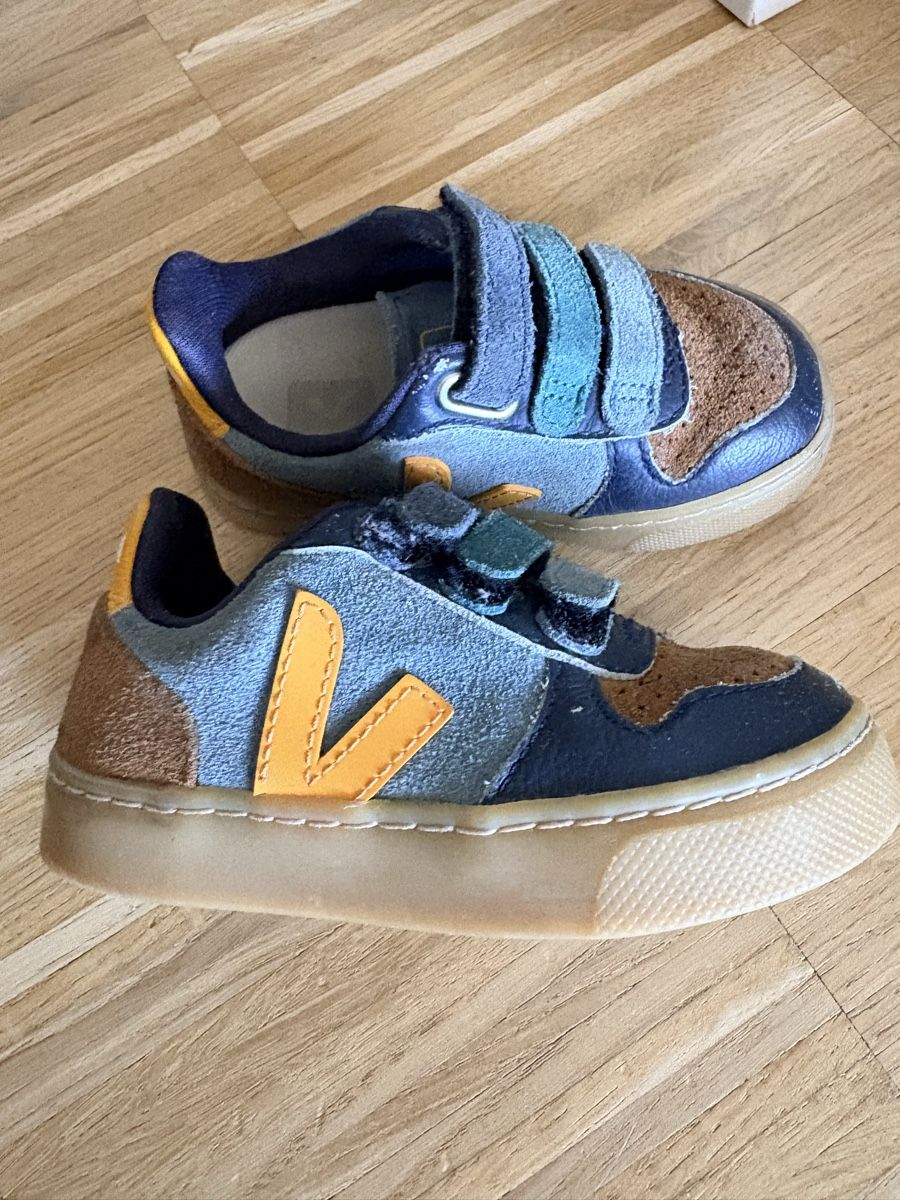 Veja Scarpe per ragazzi: Chaussures enfant  – Usato da Geneve venduto da Mdamis