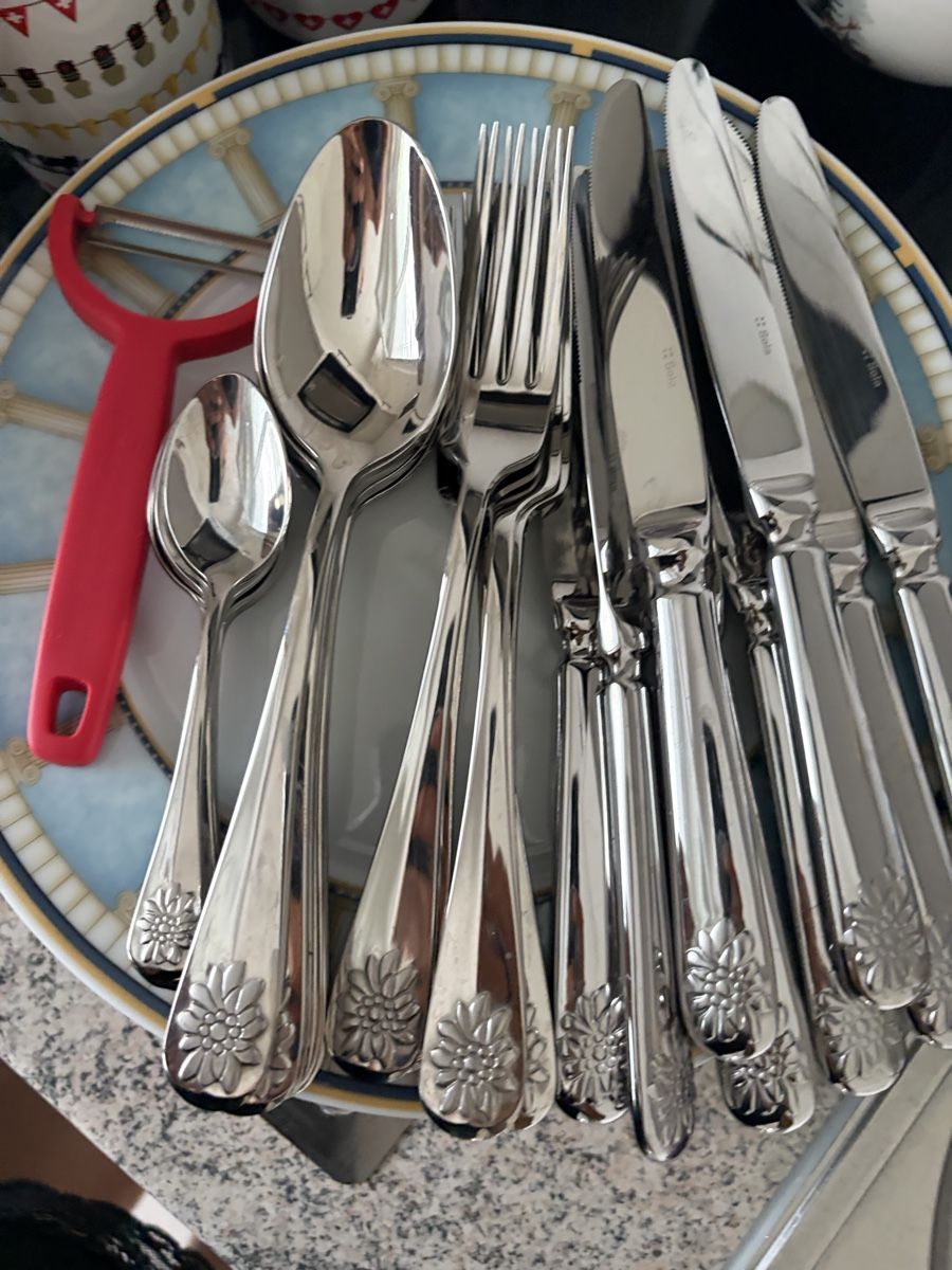 Services de table: Dish & cutlery set  – D'occasion à Baar par ViennaG 1