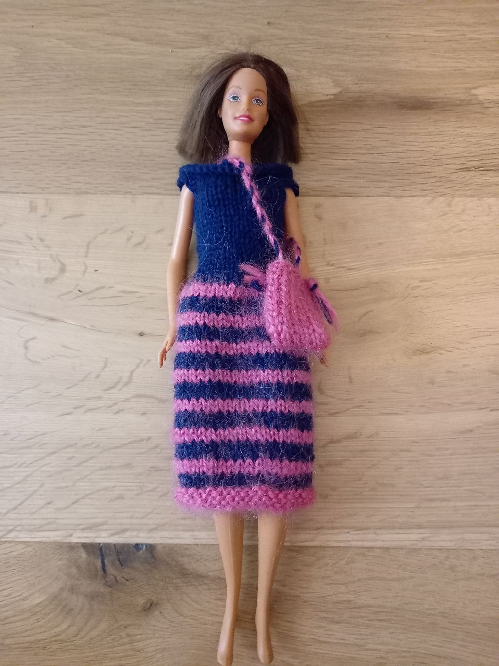 Bambole: Barbie Puppe mit gestricktem Kleid und Tasche – Usato da Aarburg venduto da chregi79