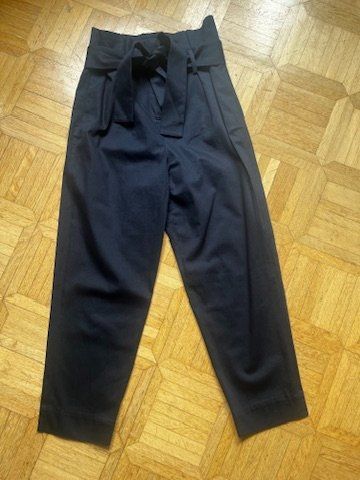 Cos Pantaloni: COS Hose dunkelblau Gr. 34 – Usato da Zürich venduto da Vreni007