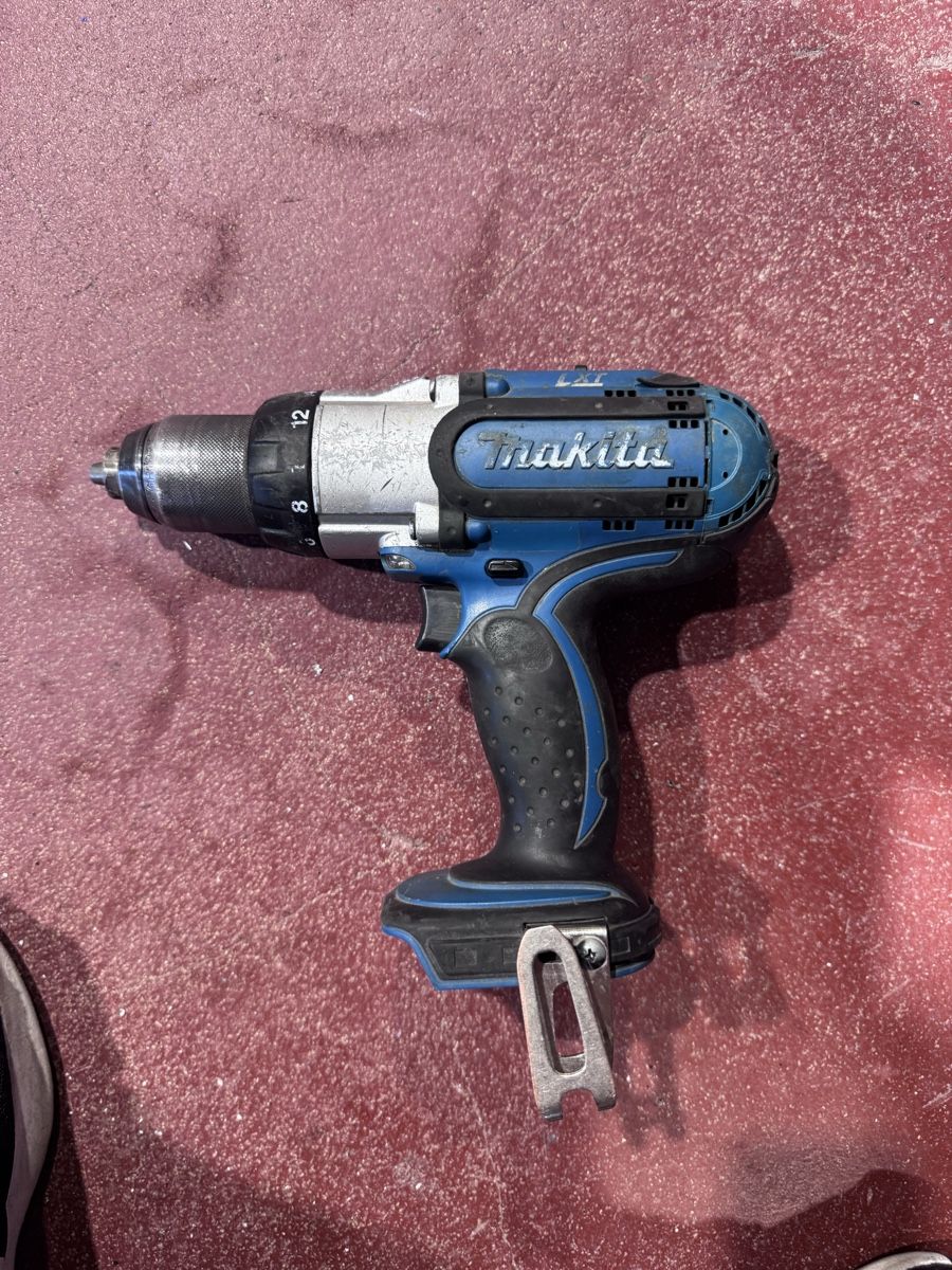 Makita Tous les outils: Makita DDF 451 DEFEKT – Défectueux à Buchs SG par Jaci95