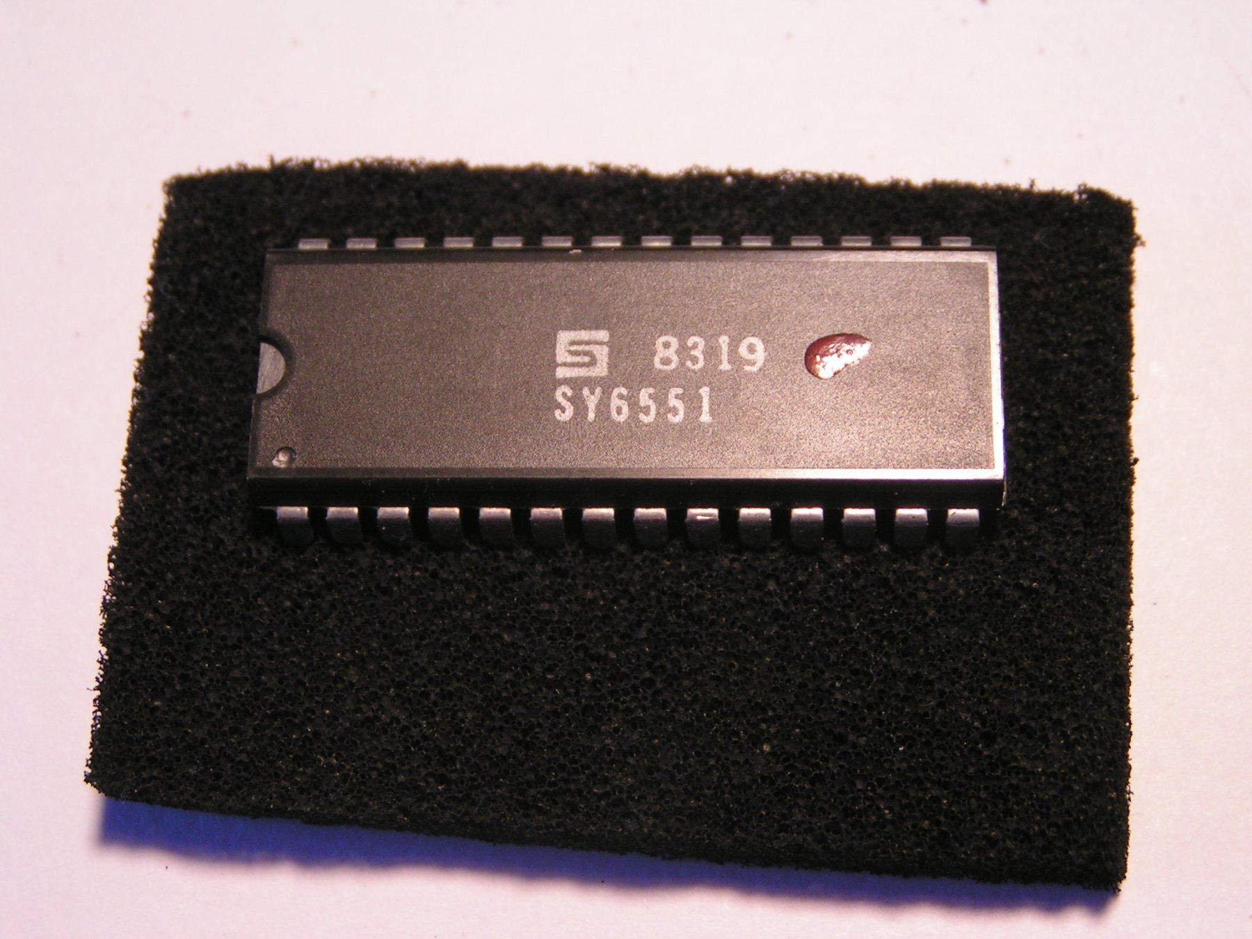 Componenti elettronici: obsoleter ACIA (Asynch. Communication Interface)  SY6551 – Nuovo (secondo la descrizione) da Nussbaumen AG venduto da Muerik