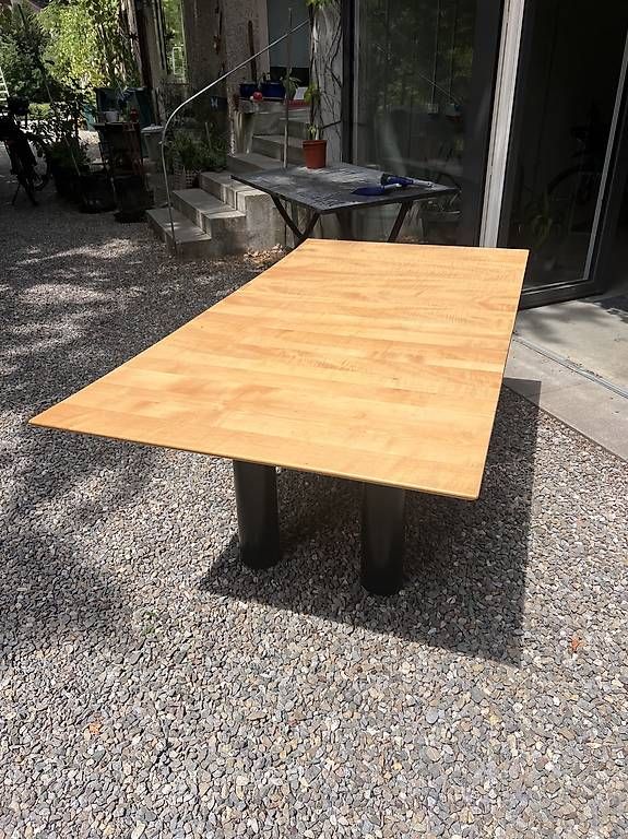 Tables: Massiver Birnbaumtisch – D'occasion à St Gallen par rub_gk9g