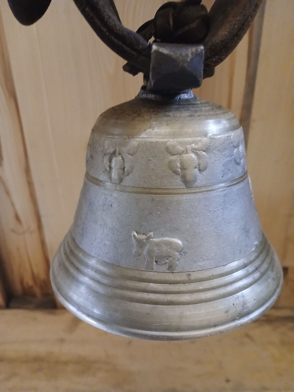 Glocken & Treicheln: 1 Glöggli – Gebraucht aus Guggisberg von dur-gug 1